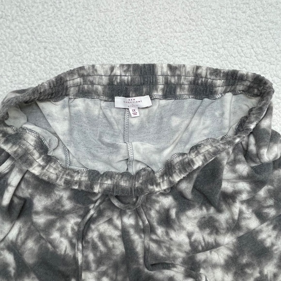 Women’s 1X New Directions, Gray/White Pajama/Sweats - Picture 5 of 11